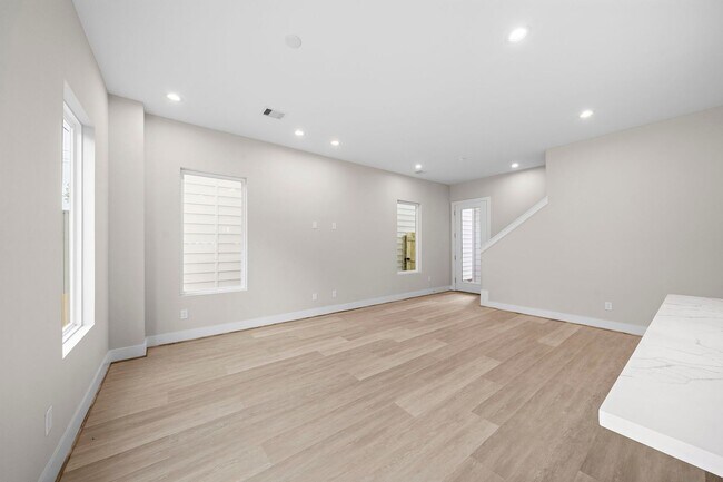 Building Photo - 3 Bed 2.5 Bath New Construction Available NOW!