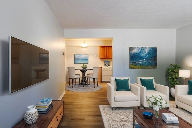 Building Photo - In-Unit Washer and Dryer - Near the river ...