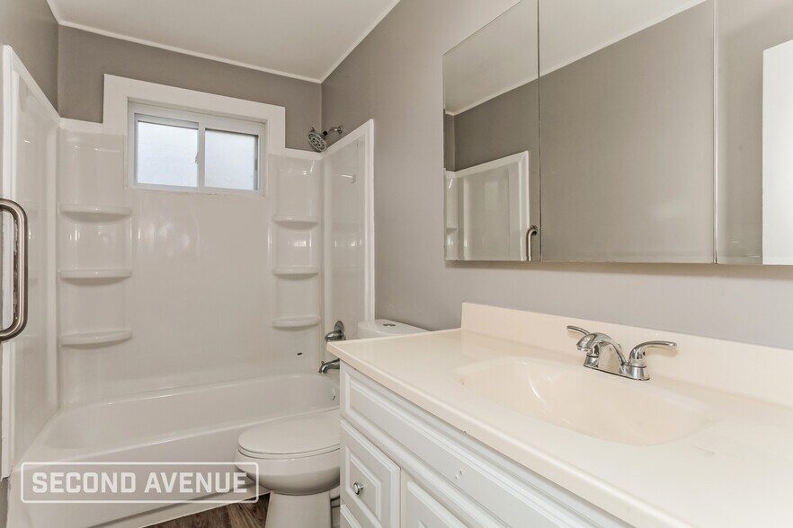 Building Photo - 940 Hollytree Dr