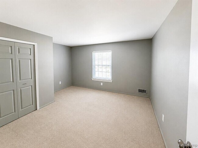 Building Photo - 27654 Echo Valley W