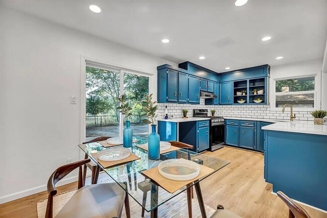 Building Photo - 406 Lakeway Dr