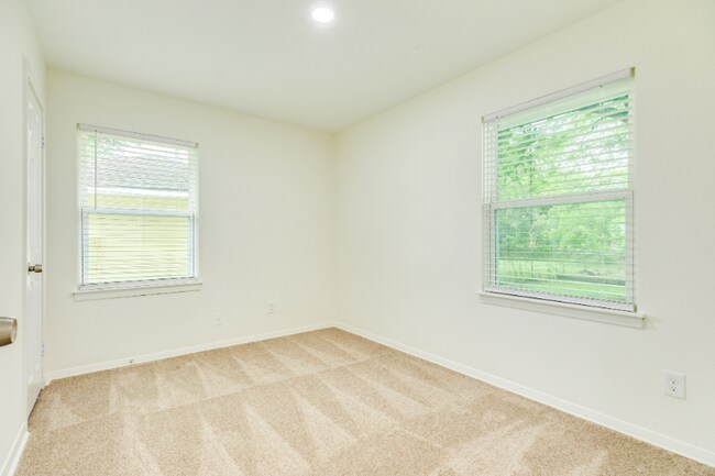 Building Photo - 408 Gardenia St