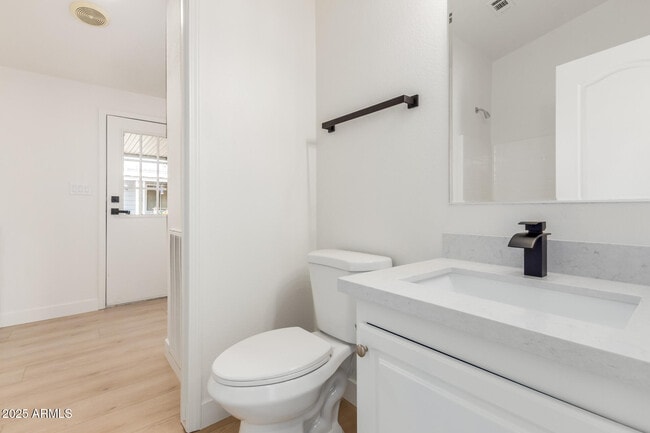 Building Photo - 120 N Val Vista Dr