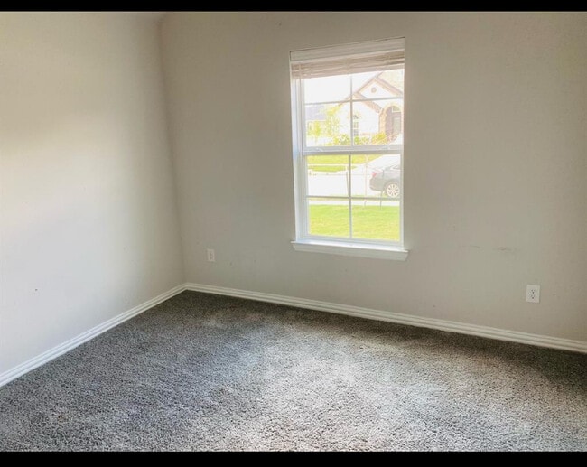 Building Photo - 5827 Northern Rose Ln