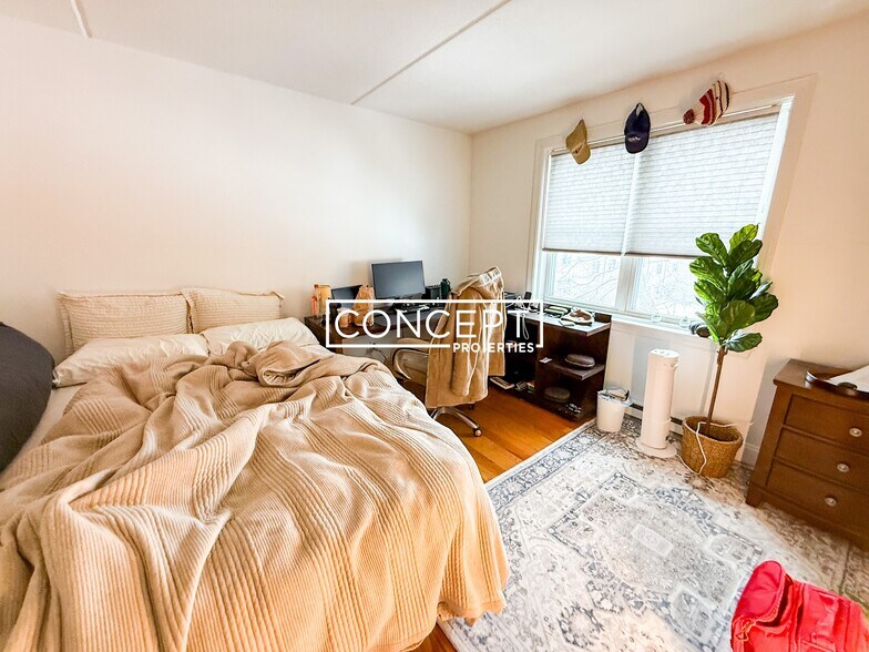 Building Photo - 22 Hayden St