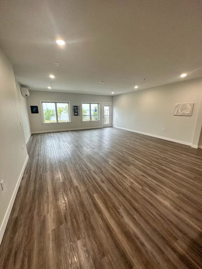 Building Photo - LAKE VIEW- 3 Bedroom Condo
