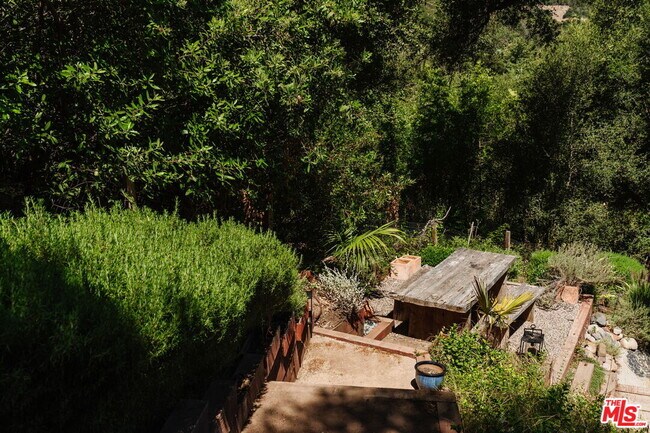 Building Photo - 1149 Old Topanga Canyon Rd