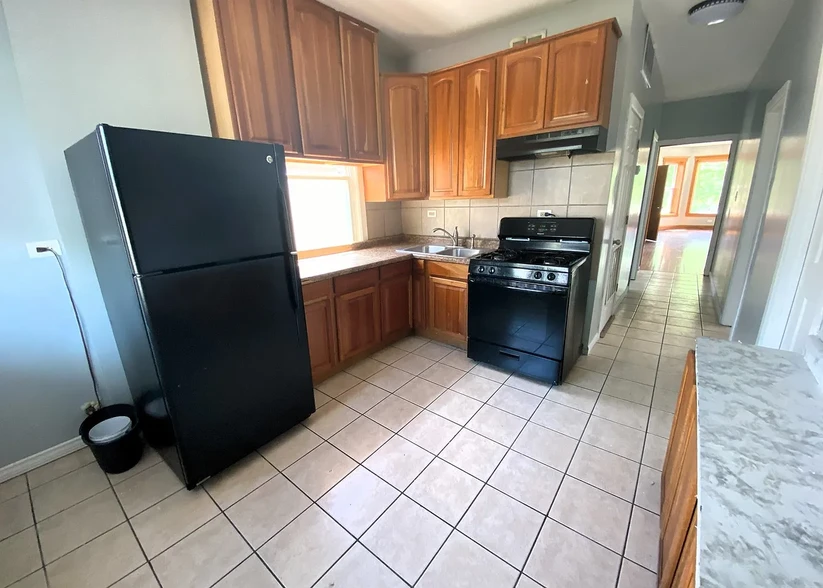 Kitchen - 711 S Tripp Ave