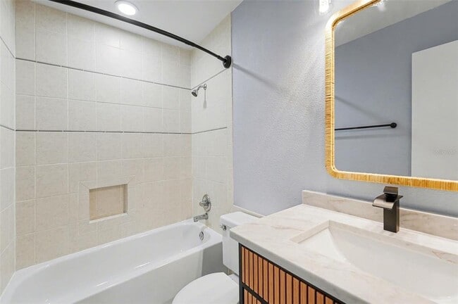 Building Photo - 9605 N Edison Ave