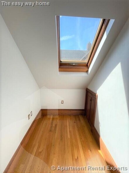 Building Photo - 15 Conwell St