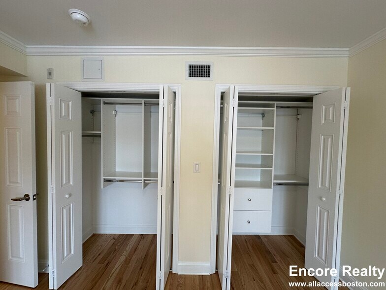 Building Photo - 14 Chauncy St