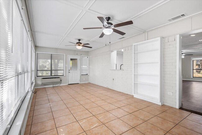 Building Photo - 903 Joel Dr