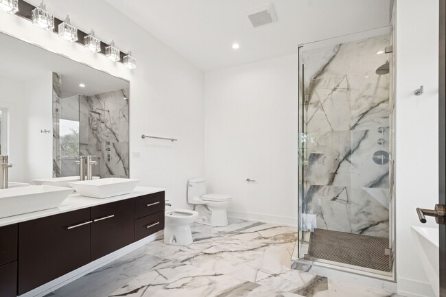 Building Photo - 9214 Washington St