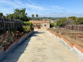 Building Photo - Country Charmer w/ Views Galore!