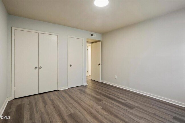 Building Photo - 7124 Longstreet Dr