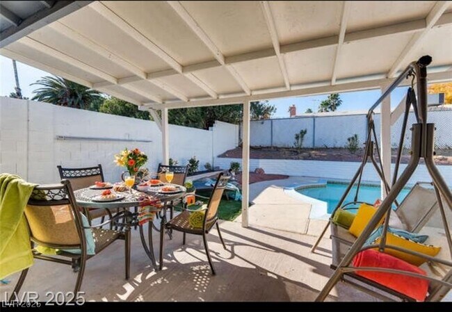 Building Photo - 4255 Hazelcrest Dr