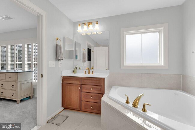 Building Photo - 92 Washington St