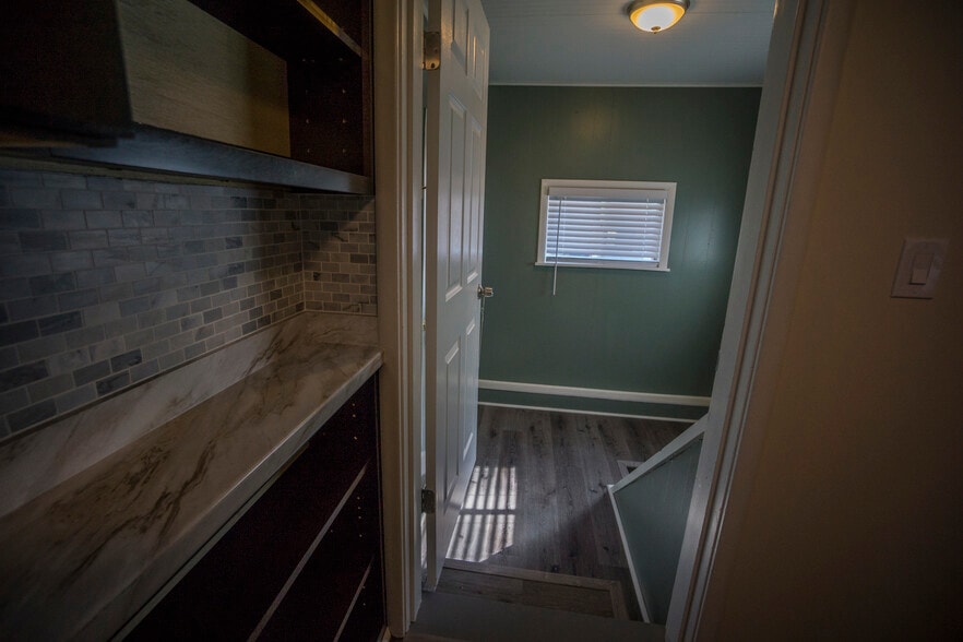 kitchen, looking into mud room - 117 Cherry St