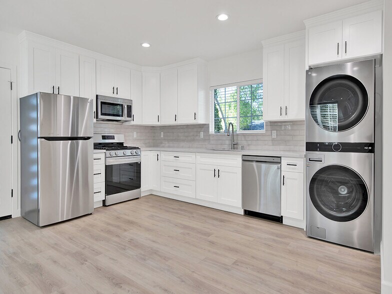 Primary Photo - 16830 Killion St