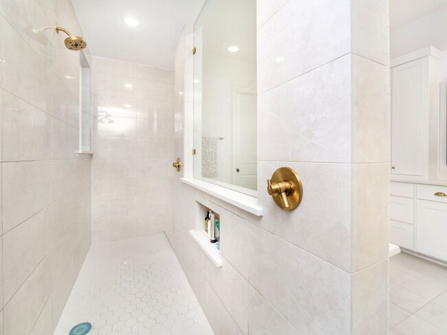 Building Photo - Luxurious 5-Bedroom Smart Home with Media ...