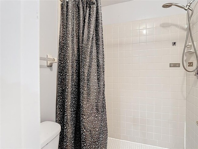 Building Photo - 571 Hunter Cir