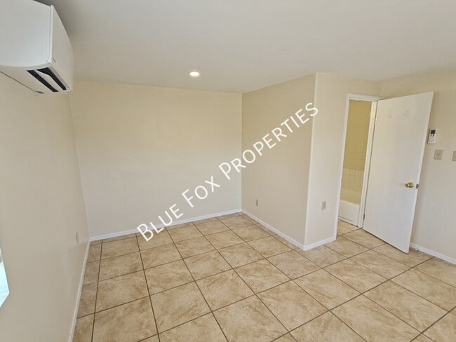 Building Photo - 3020 N Park Ave