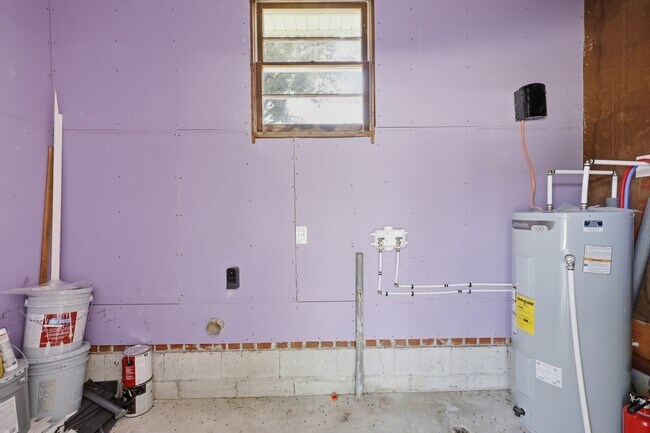 Building Photo - 1813 Fearing Ave