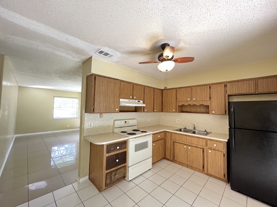 Building Photo - 7500 Necia Dr S
