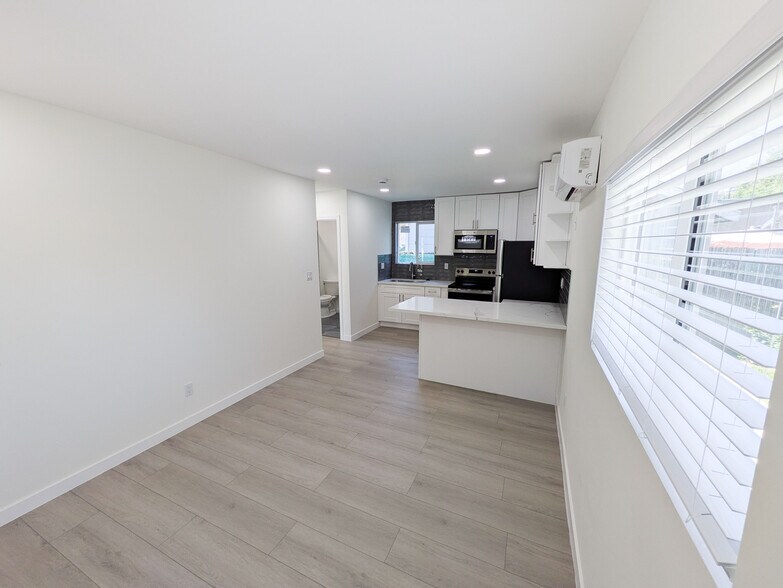 Building Photo - 414 E Puente St