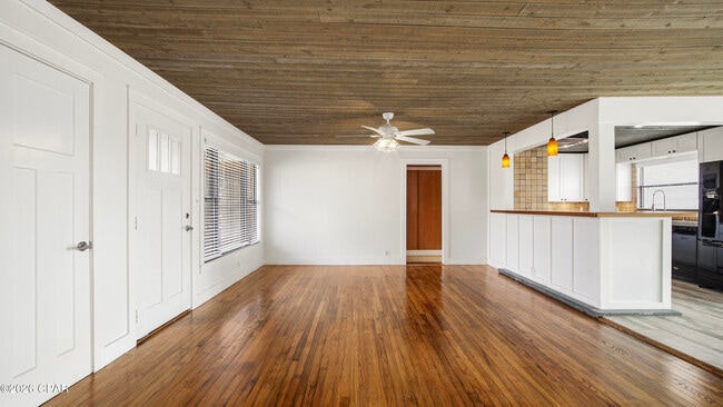 Building Photo - 1217 Buena Vista Blvd