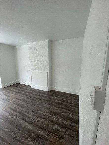 Building Photo - 136 S Spring Ave