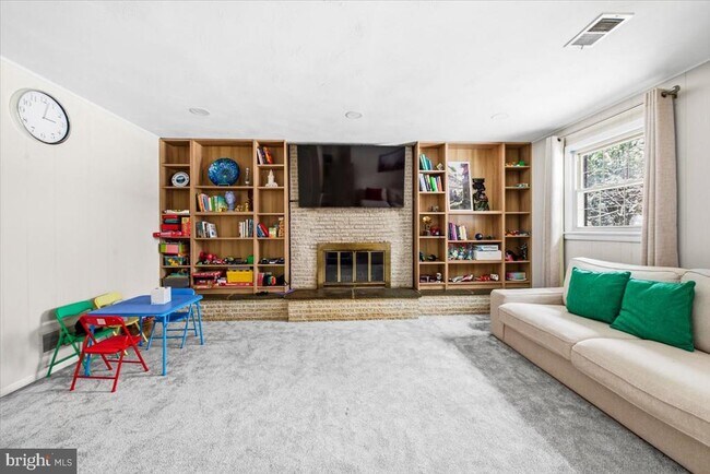 Building Photo - 903 Leverton Rd