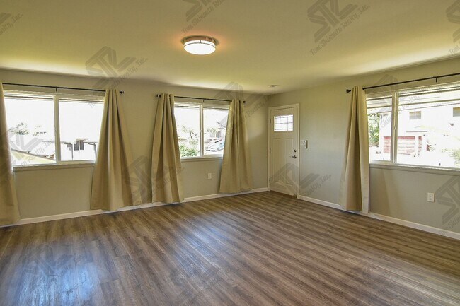 Building Photo - 1093