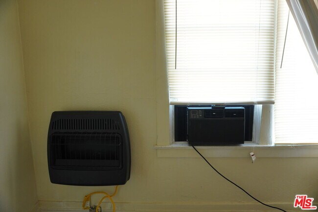 Building Photo - 324 E Lime Ave