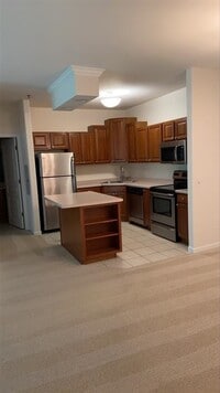 Building Photo - 251 S Yellowstone Dr