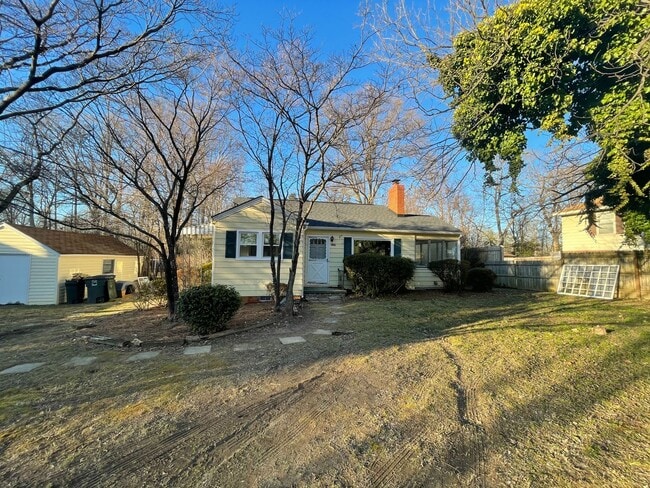 Building Photo - Renovated 2 BR Convenient to Battleground