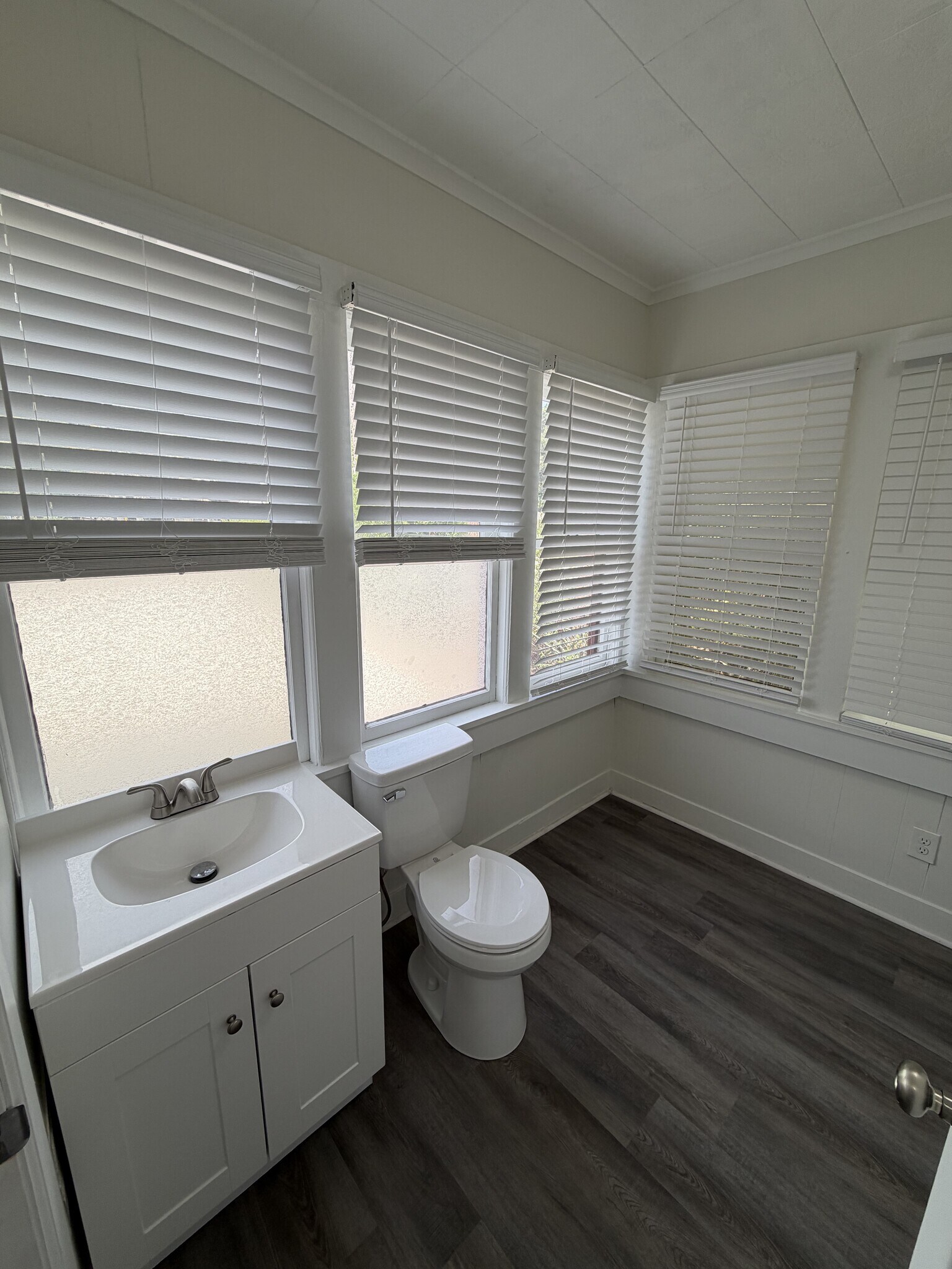 Building Photo - 2 Bed/1.5 Bath