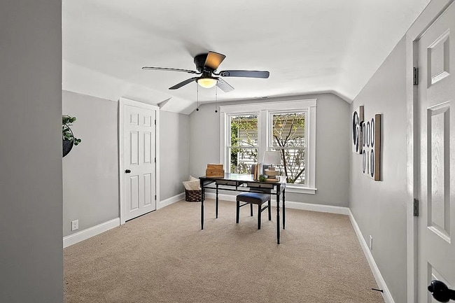 Building Photo - Gorgeous 5 bed 3.5 Bath in Madisonville!!