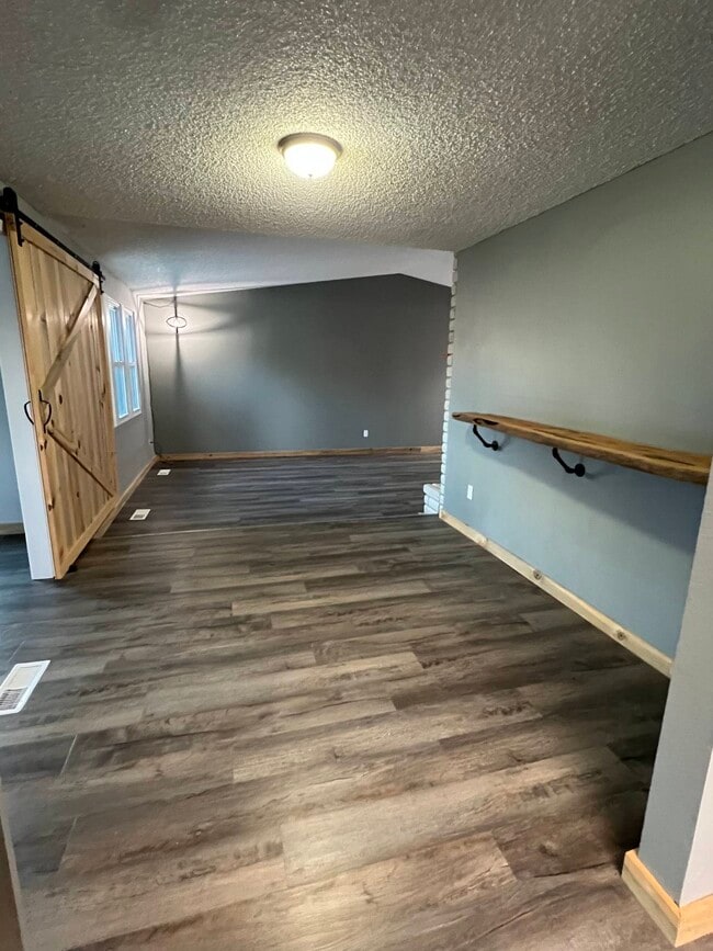 Building Photo - 100 Hills W Way