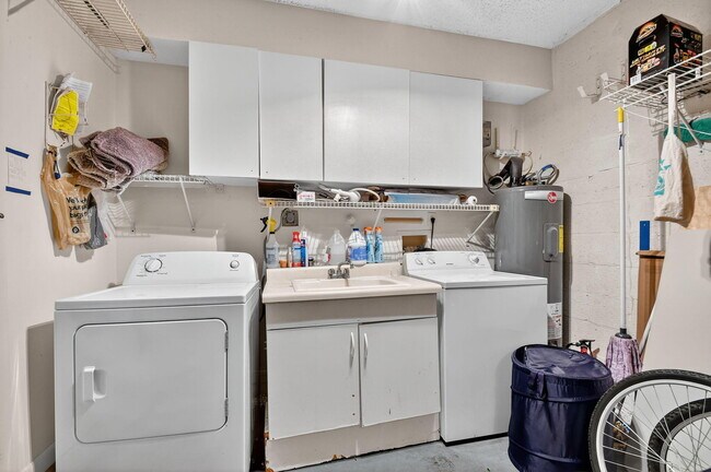 Building Photo - 15 Farnworth Dr