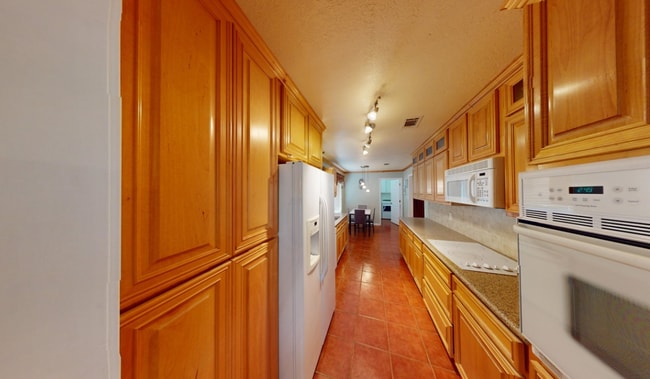 Building Photo - 1120 Brandywine Dr