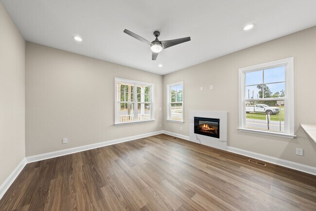 Building Photo - 7996 Humie Olive Rd