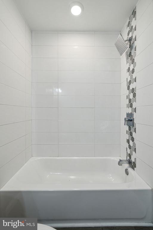 Building Photo - 655 N 33rd St