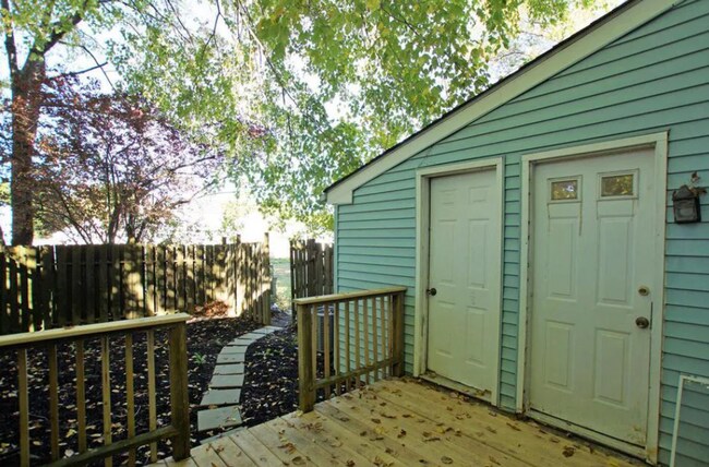 Building Photo - 90 Village Dr