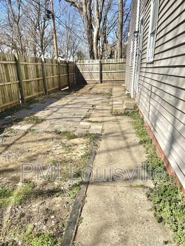 Building Photo - 616 N 28th St