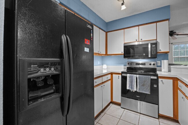 Building Photo - 5013 Thatcher Way