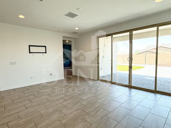 Building Photo - 1636 W Estes Way