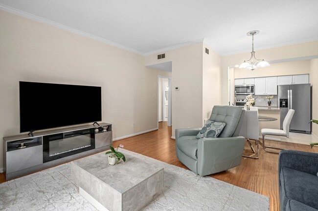 Building Photo - 2475 Underwood St