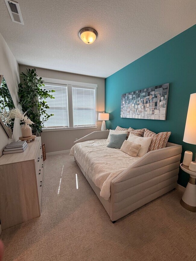 Building Photo - Model home! 4-bed 3-Bath Home on Moon MTN!