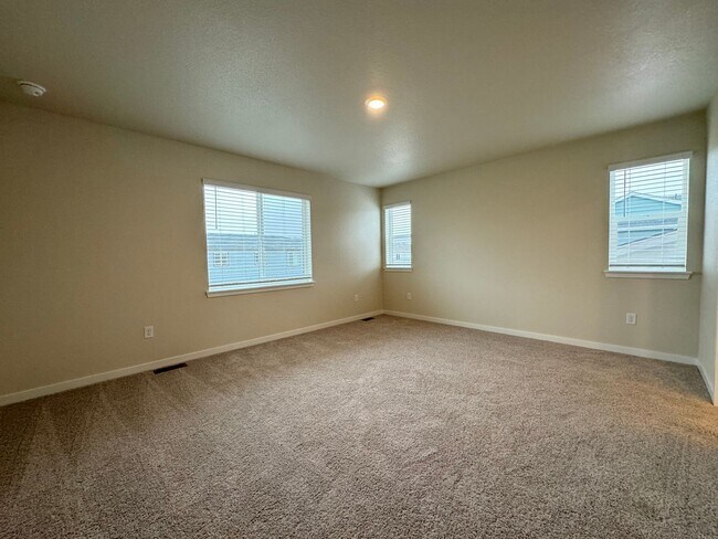 Building Photo - Brand New, Beautiful House in Timnath Lakes!